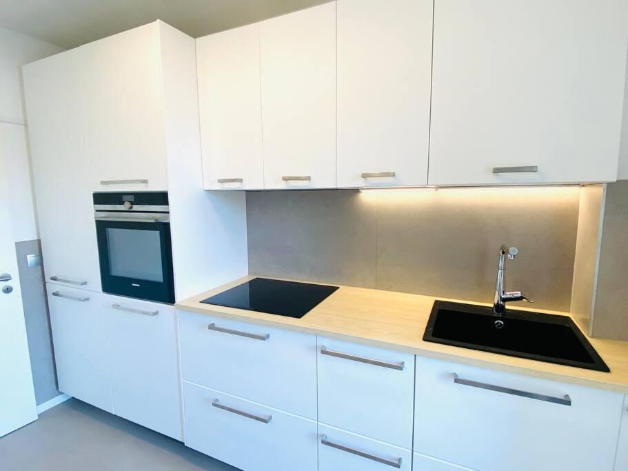 Large 1 Bedroom In Center With Parking - 64 Apartamento