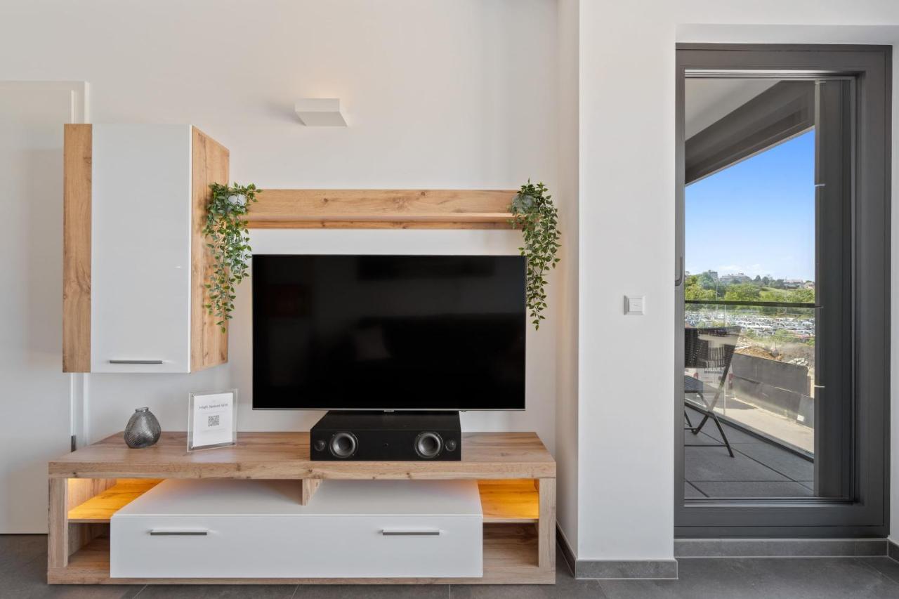 Cloche D'or Proximity - Sleek Urban Space
