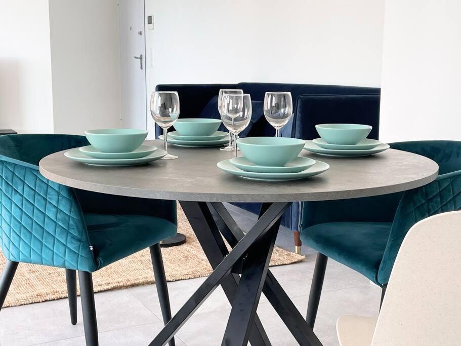 New & Large 1 Bedroom In Center-terrace & Parking - 142-100 Appartement