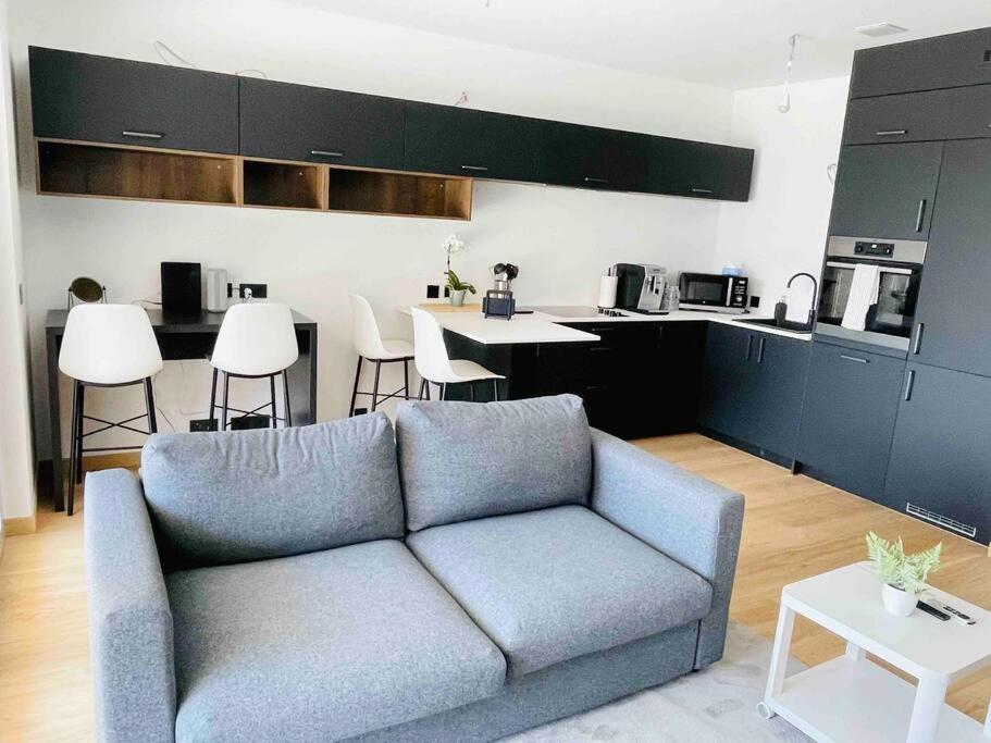 Luxury 2023 Flat In Center With Terrace & Parking- Cd4 *