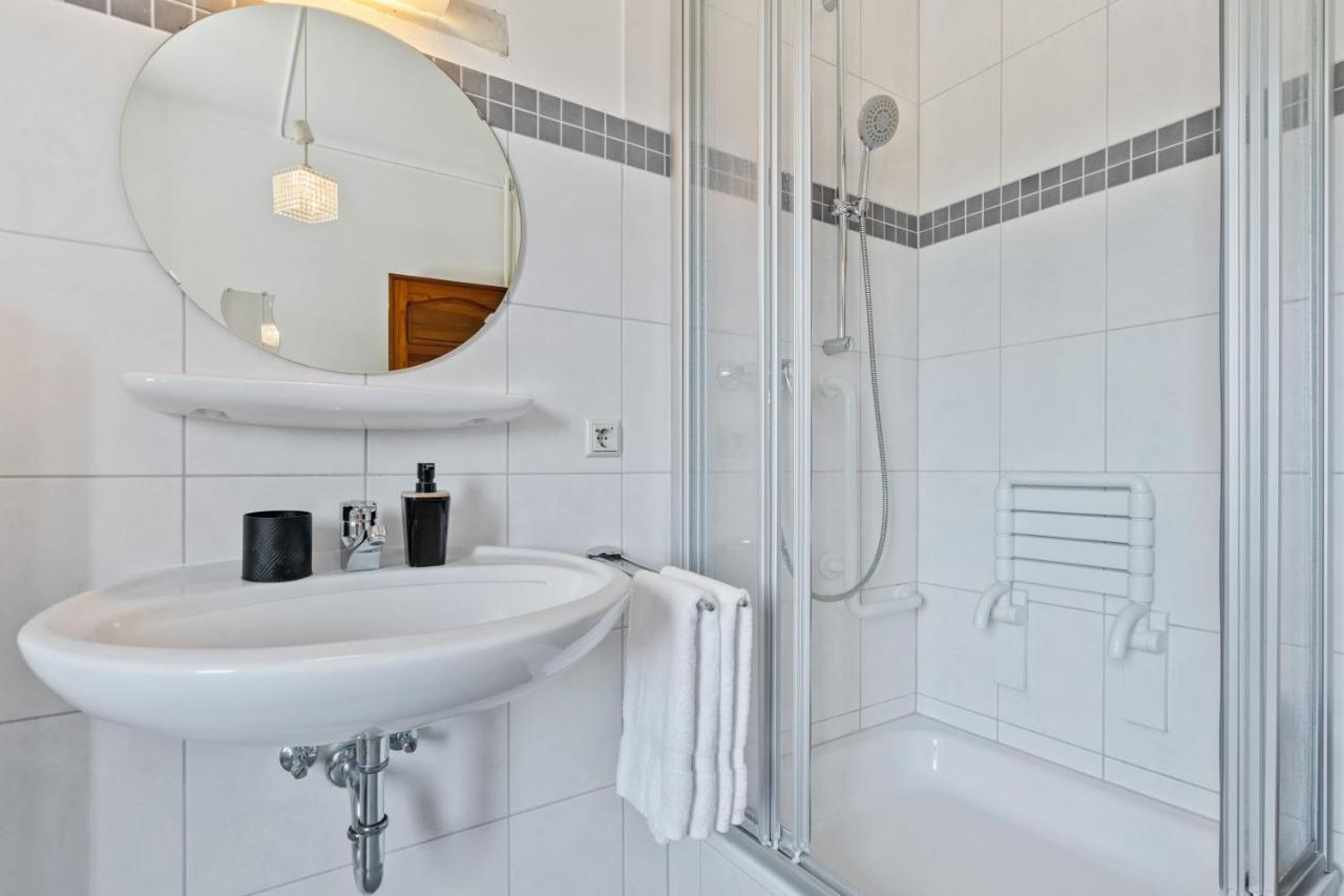 Baroque Style Townhome W Garden & Parking Id101 Vakantiehuis *