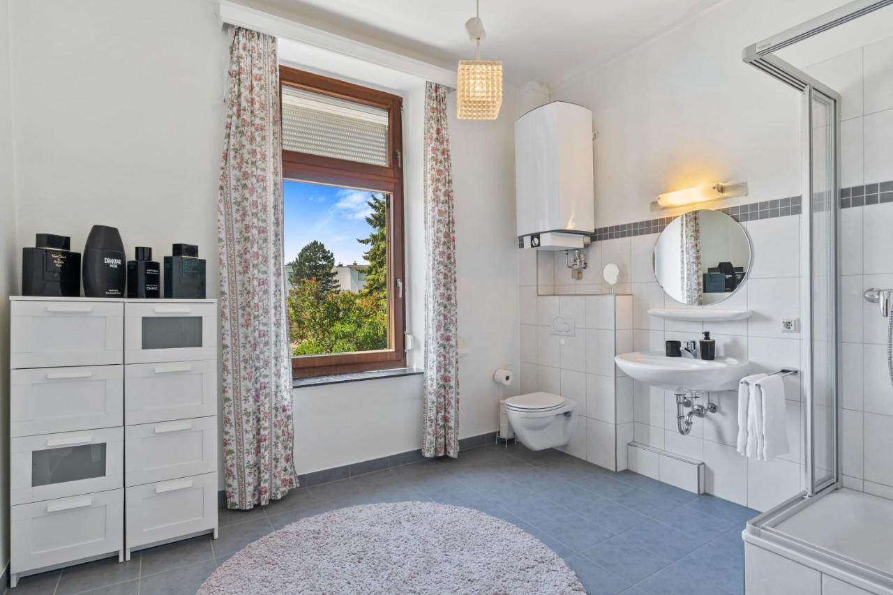 Baroque Style Townhome W Garden & Parking Id101 Vakantiehuis *