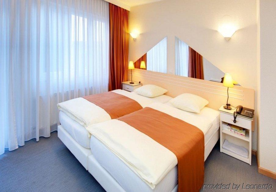 City Hotel