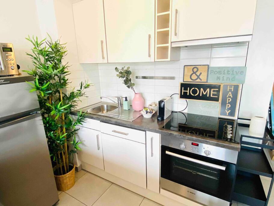 Charming In City Center - S6 Apartment *