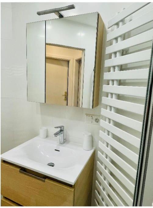 New 2 Bedrooms In Center - 9b *