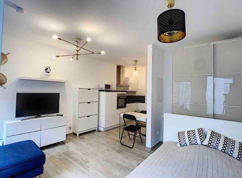 Apartamento Brand New Studio In City Center - Glesner *