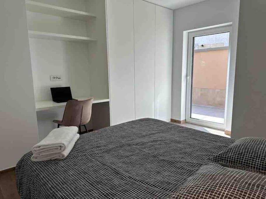 1 Bedroom Flat Apartment *