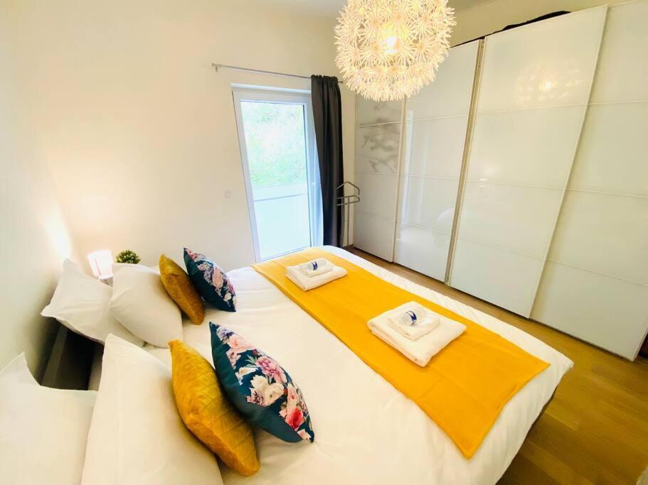 3 Bedrooms In Center With Terraces & Parking-rol1 Apartamento