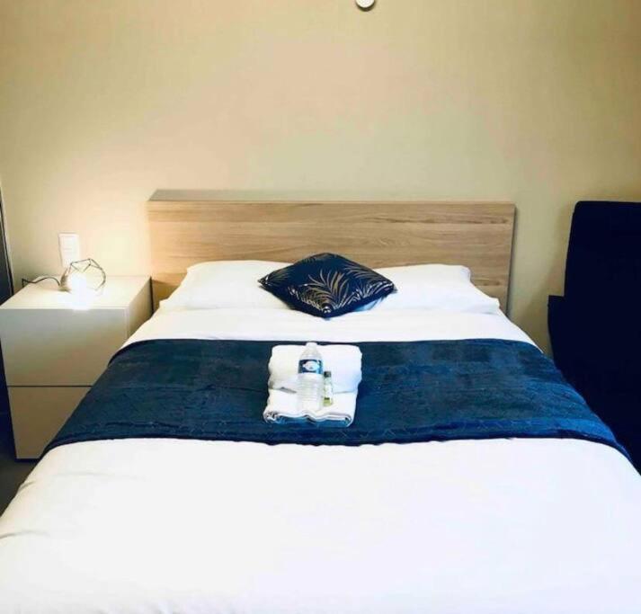 Large 2 Bedrooms In City Center With Terrace-9
