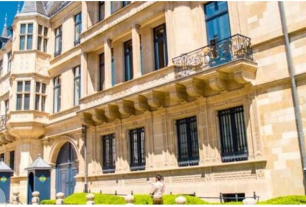 Modern 2 Bedrooms Flat In Center With Parking-3a Apartment *