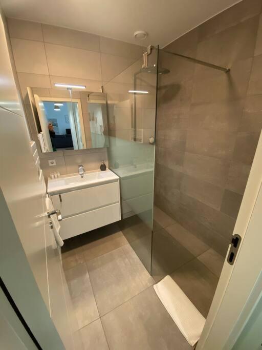 Modern 2 Bedrooms Flat In Center With Parking-3a * Luxembourg