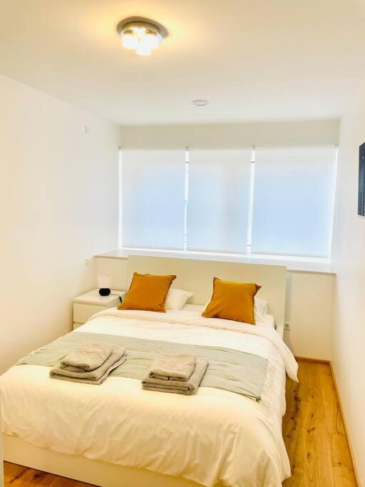 Brand New 3 Bedrooms With Terrace And Parking - 142-92 *