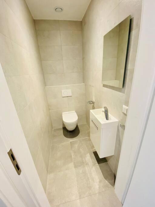 Brand New 3 Bedrooms With Terrace And Parking - 142-92 *