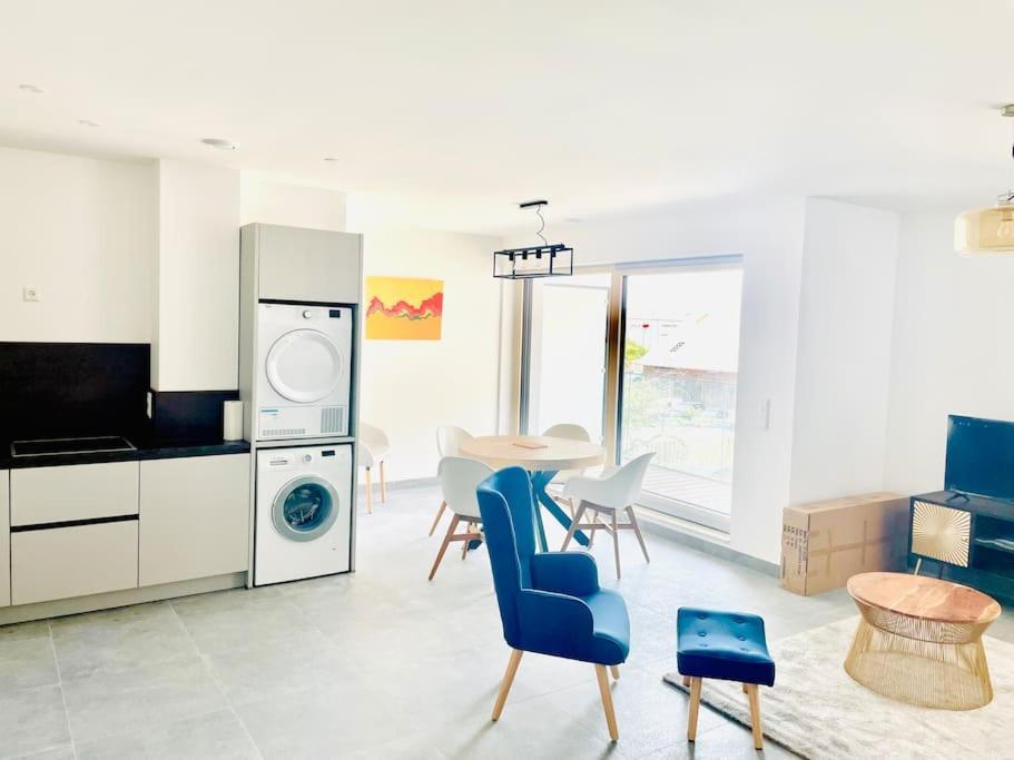 Apartment Brand New 3 Bedrooms With Terrace And Parking - 142-92 *