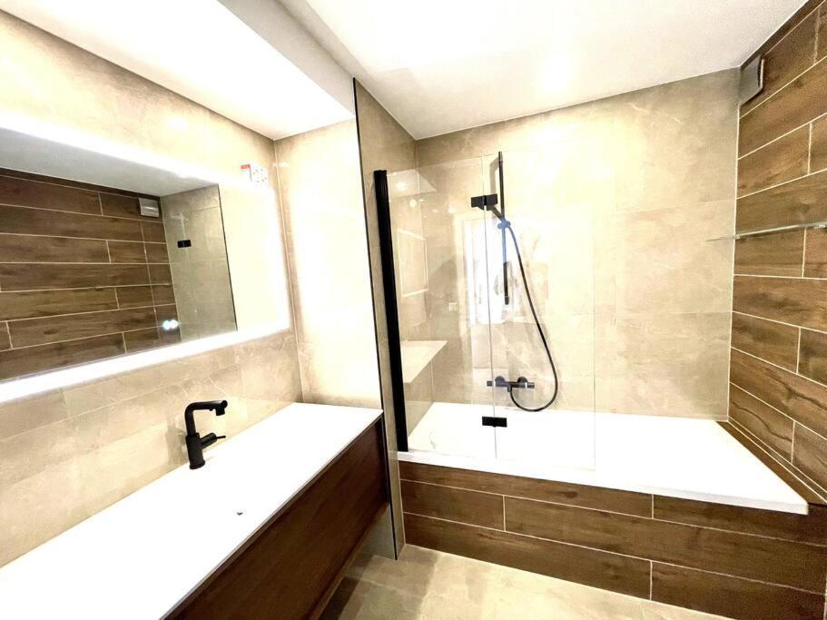 2-bd Apartment