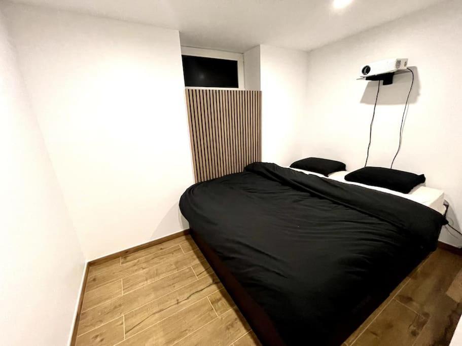 2-bd Apartment