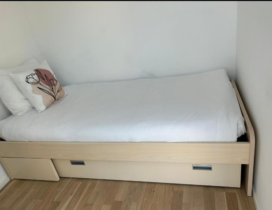 Apartment New Spacious Two Bedroom Center With Parking, Near Public Transport Luxembourg