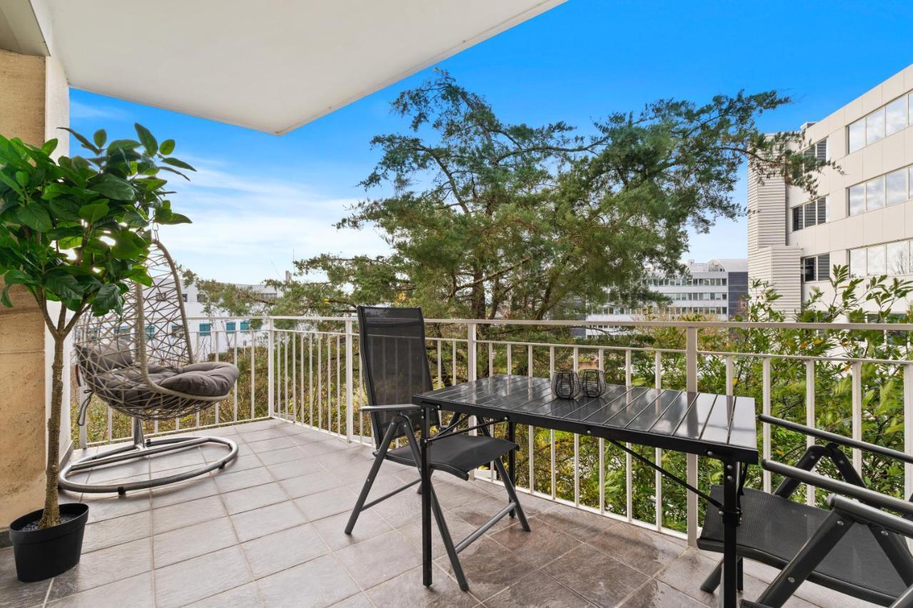 Charming 1br Apt W/ Terrace & 5 Min Drive To City *