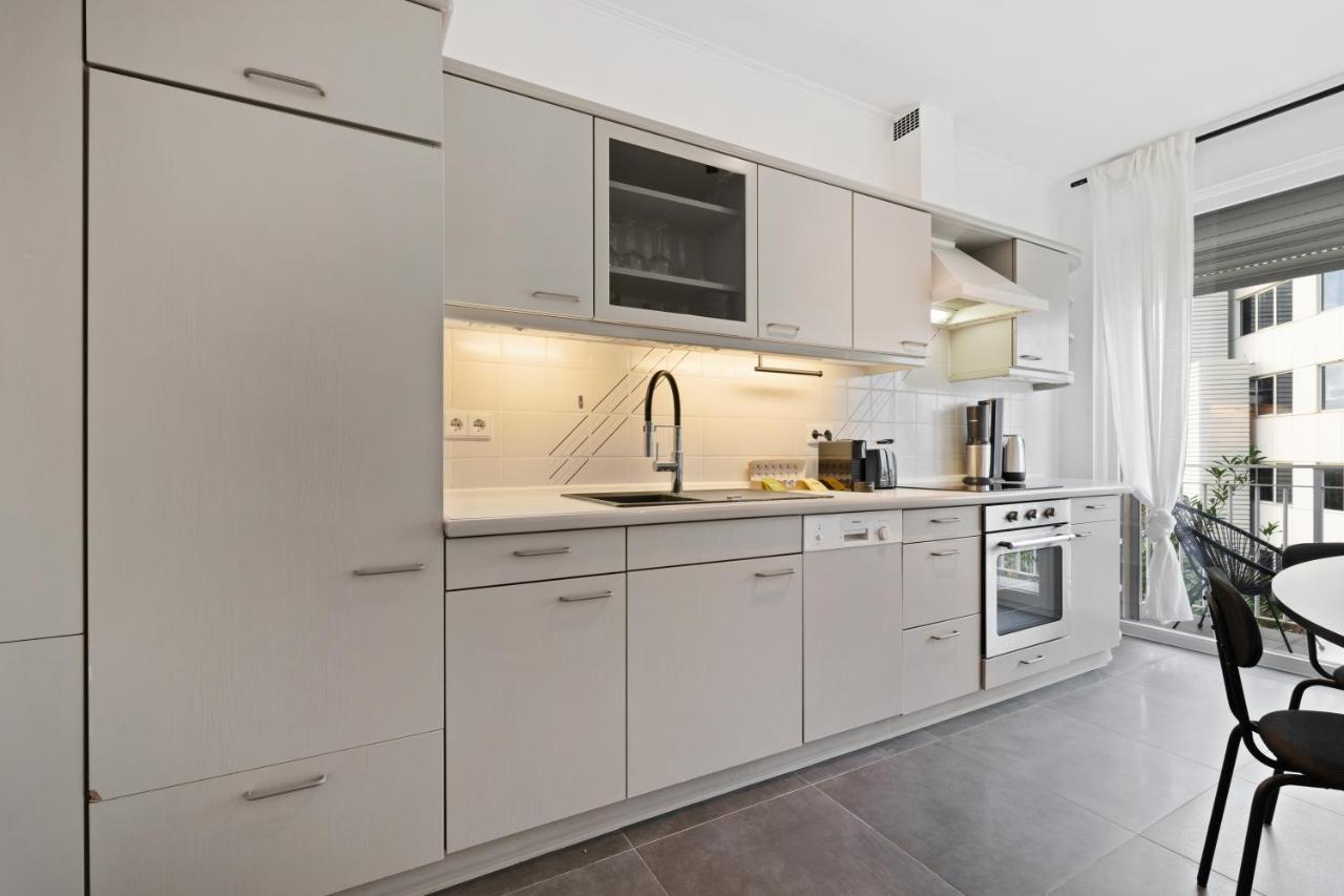 Charming 1br Apt W/ Terrace & 5 Min Drive To City Apartment *