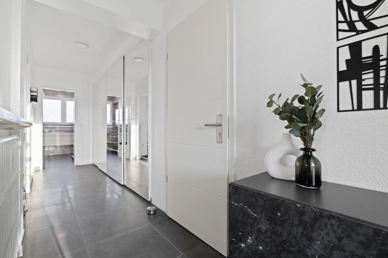 Charming 1br Apt W/ Terrace & 5 Min Drive To City Apartment