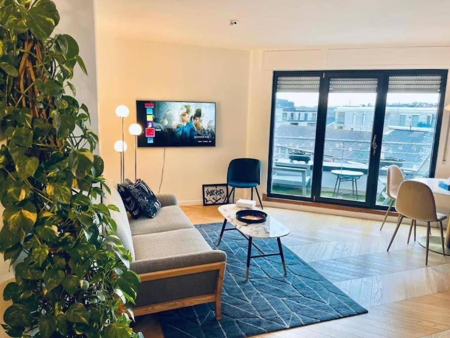 1 Bedroom Flat With Terrace&parking Apartment *