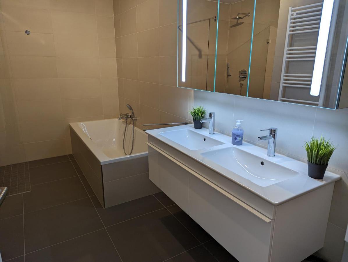 Appartement High-end Modern 2 Bed W. Garage In Belair