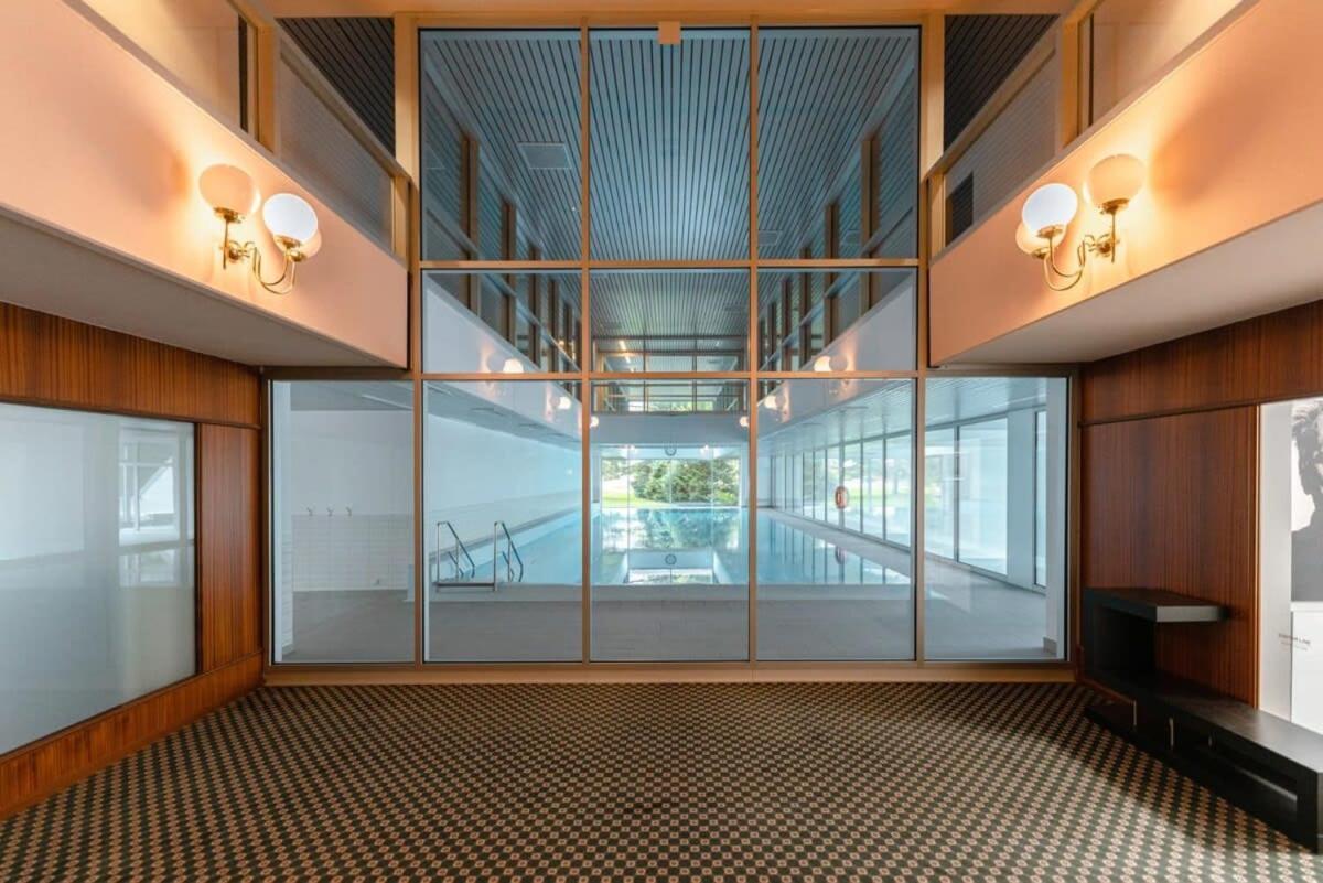 Elegant 1br Apt, Balcony, Pool, Central Location