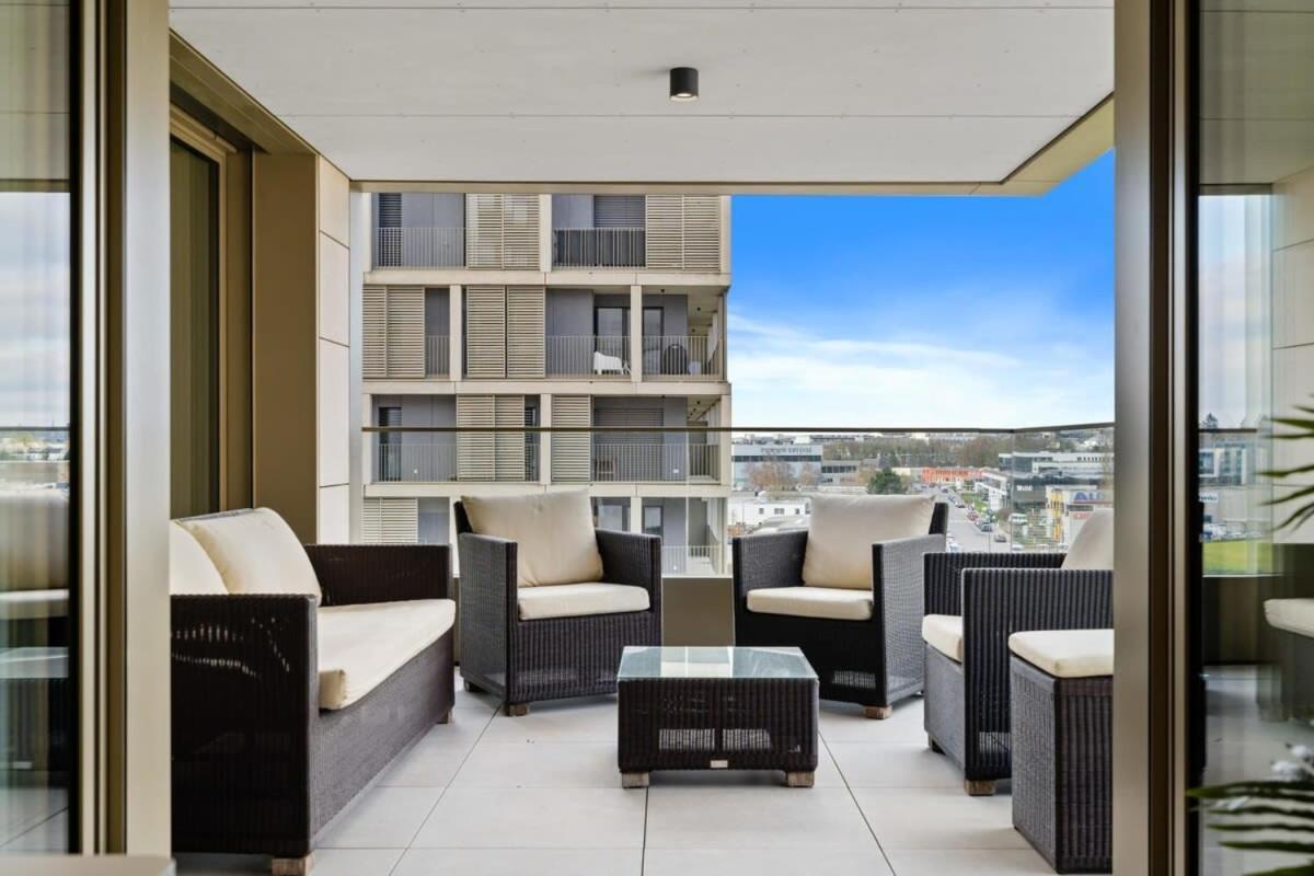 Lux City Escape 2br Apt With Balcony & Workspace *
