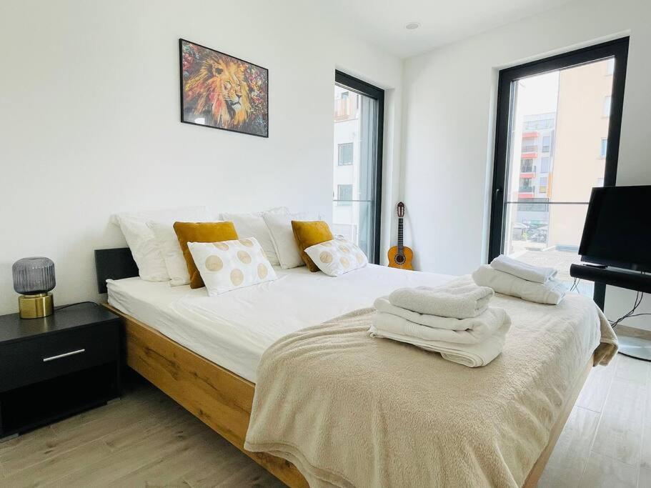 Cosy 1 Bedroom Flat In Center With Terrace *