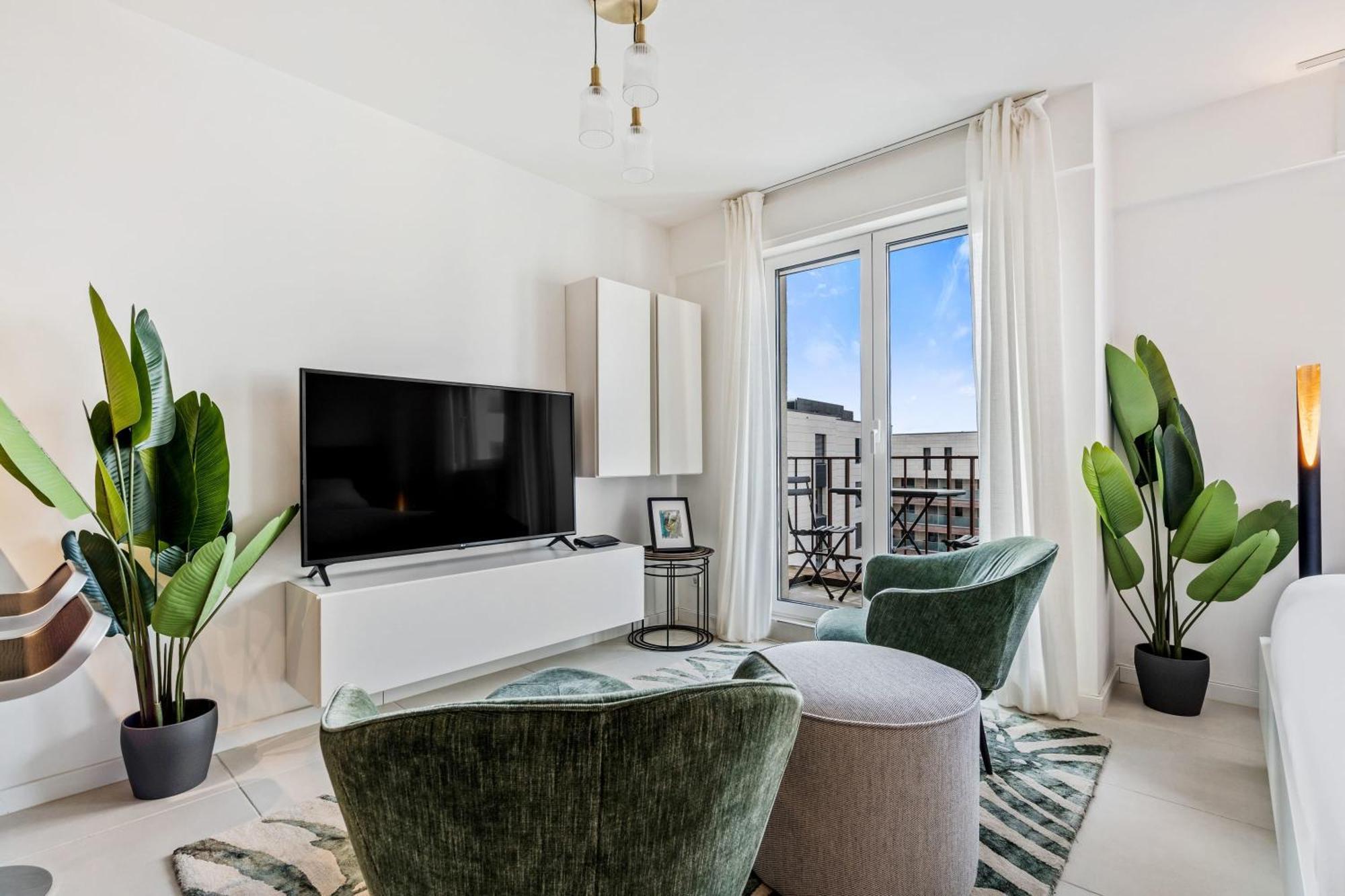 Stylish With King Bed, Balcony And Full Kitchen Apartment Luxembourg