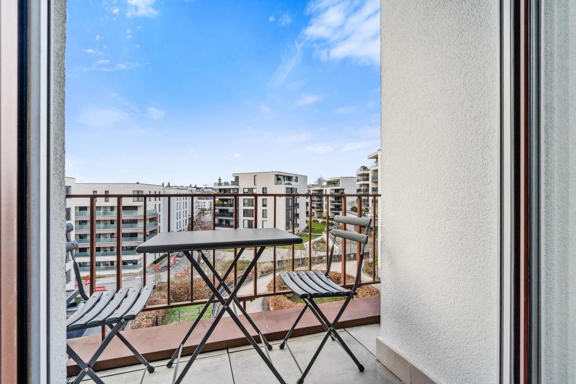 Stylish With King Bed, Balcony And Full Kitchen Luxembourg