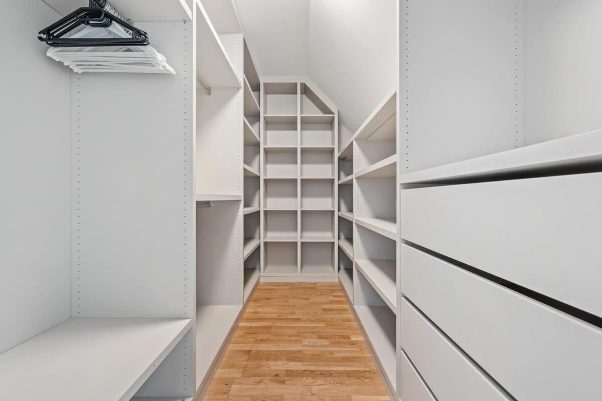 Luxury 2br, Free Parking, Balcony
