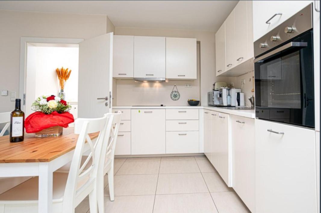 Elegant Spacious With Open Kitchen, Steps From Train Station *