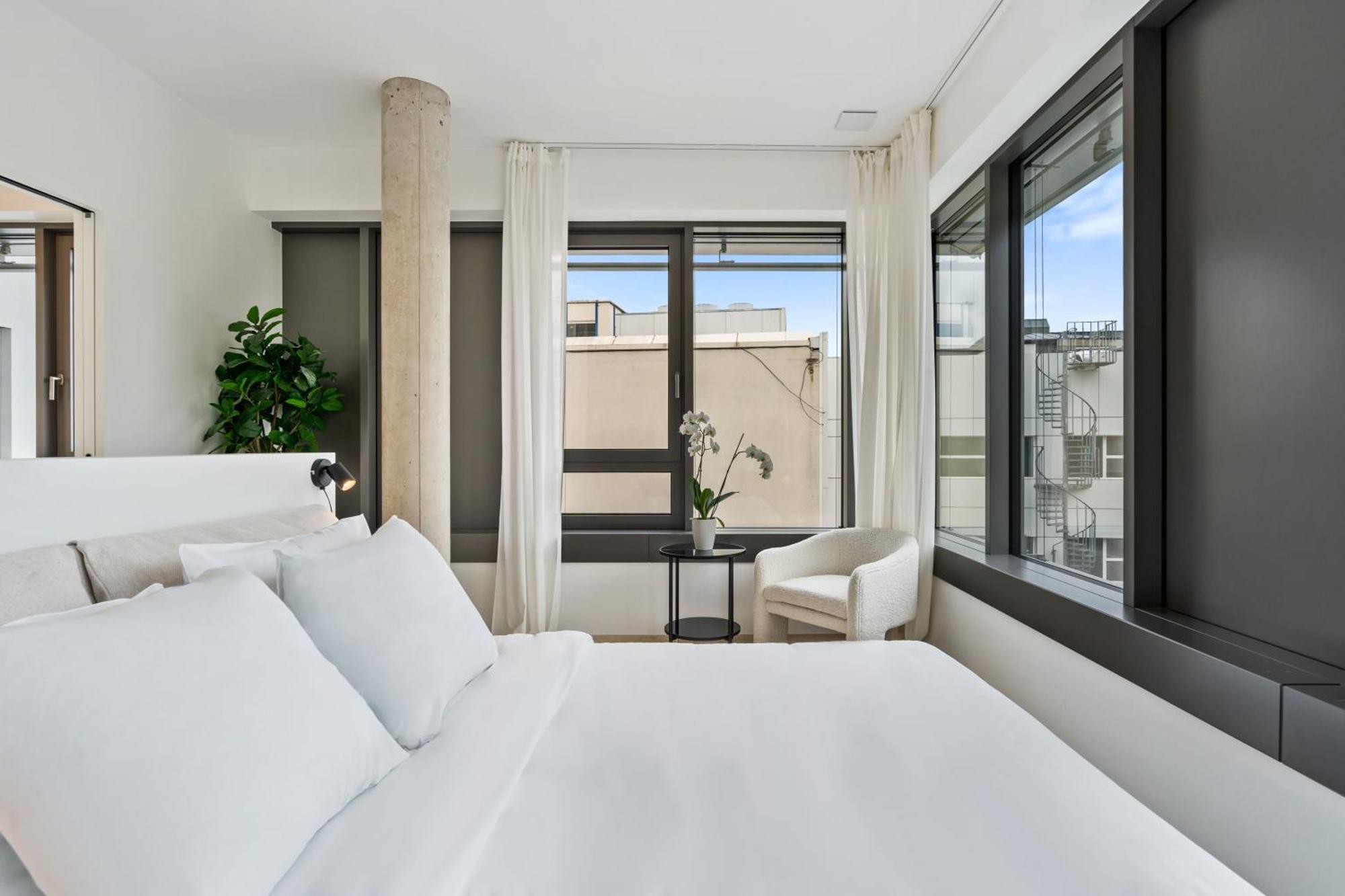 Elegant 2br With Balcony In Heart Of Appartement
