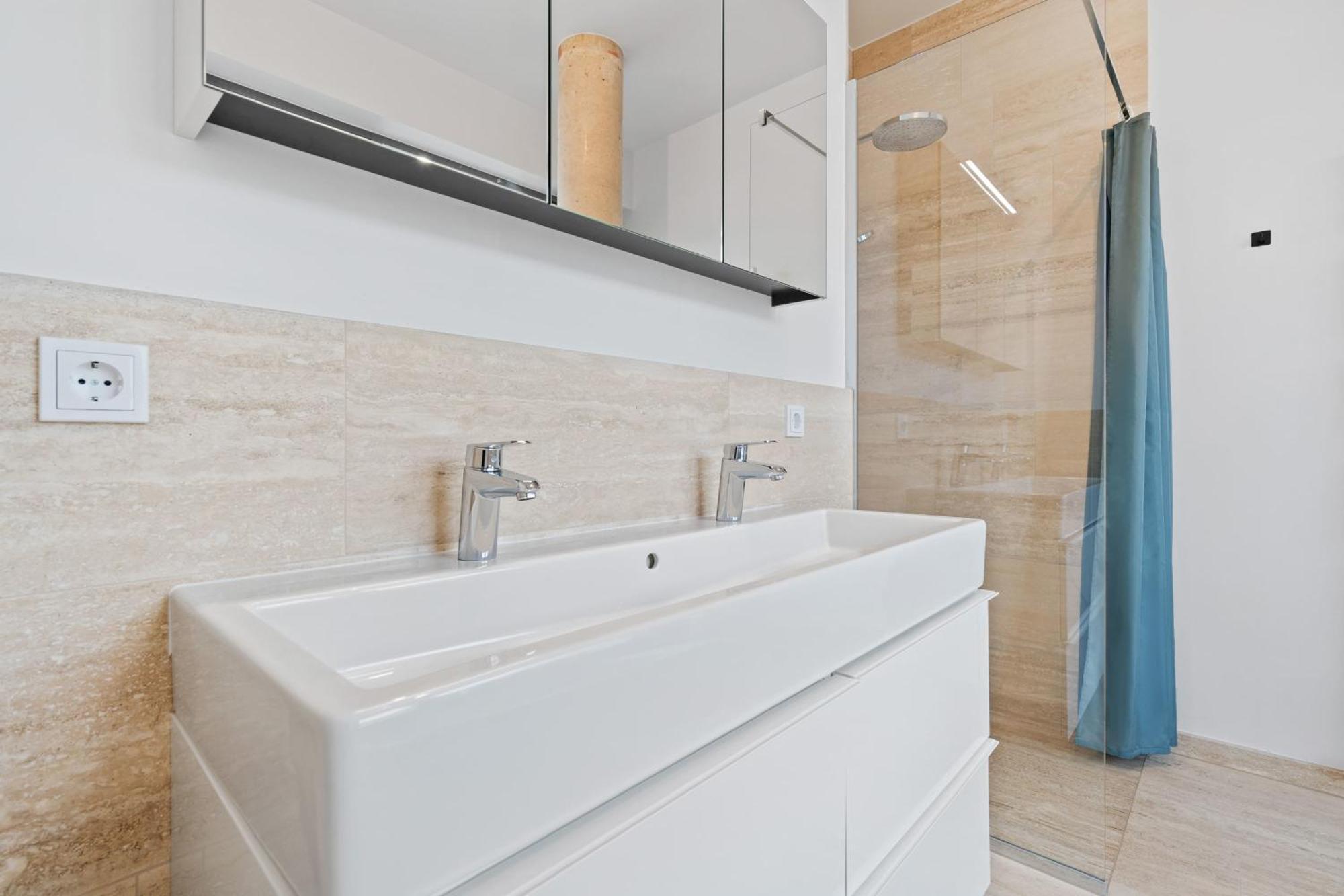 Appartement Elegant 2br With Balcony In Heart Of