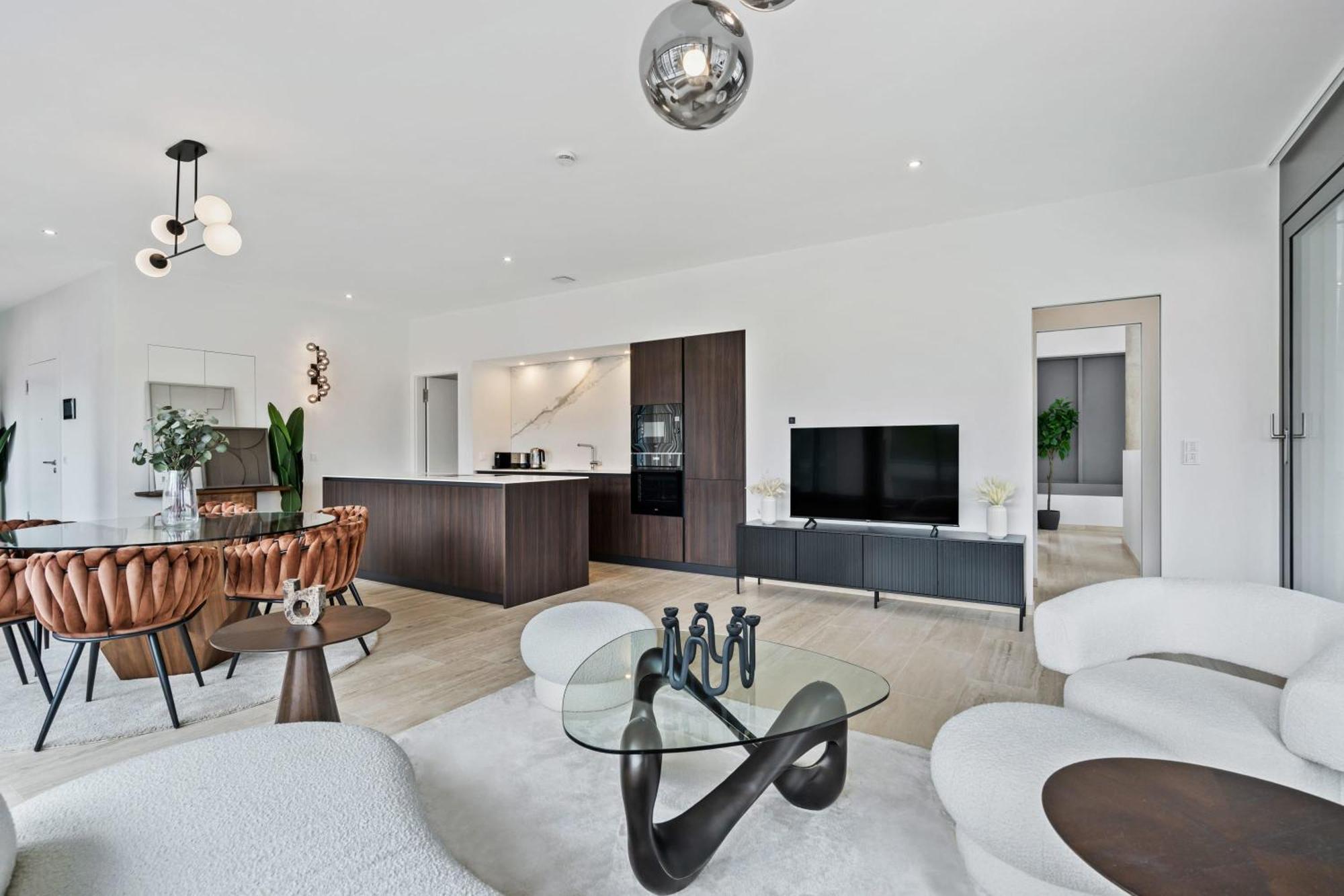 Elegant 2br With Balcony In Heart Of Appartement *