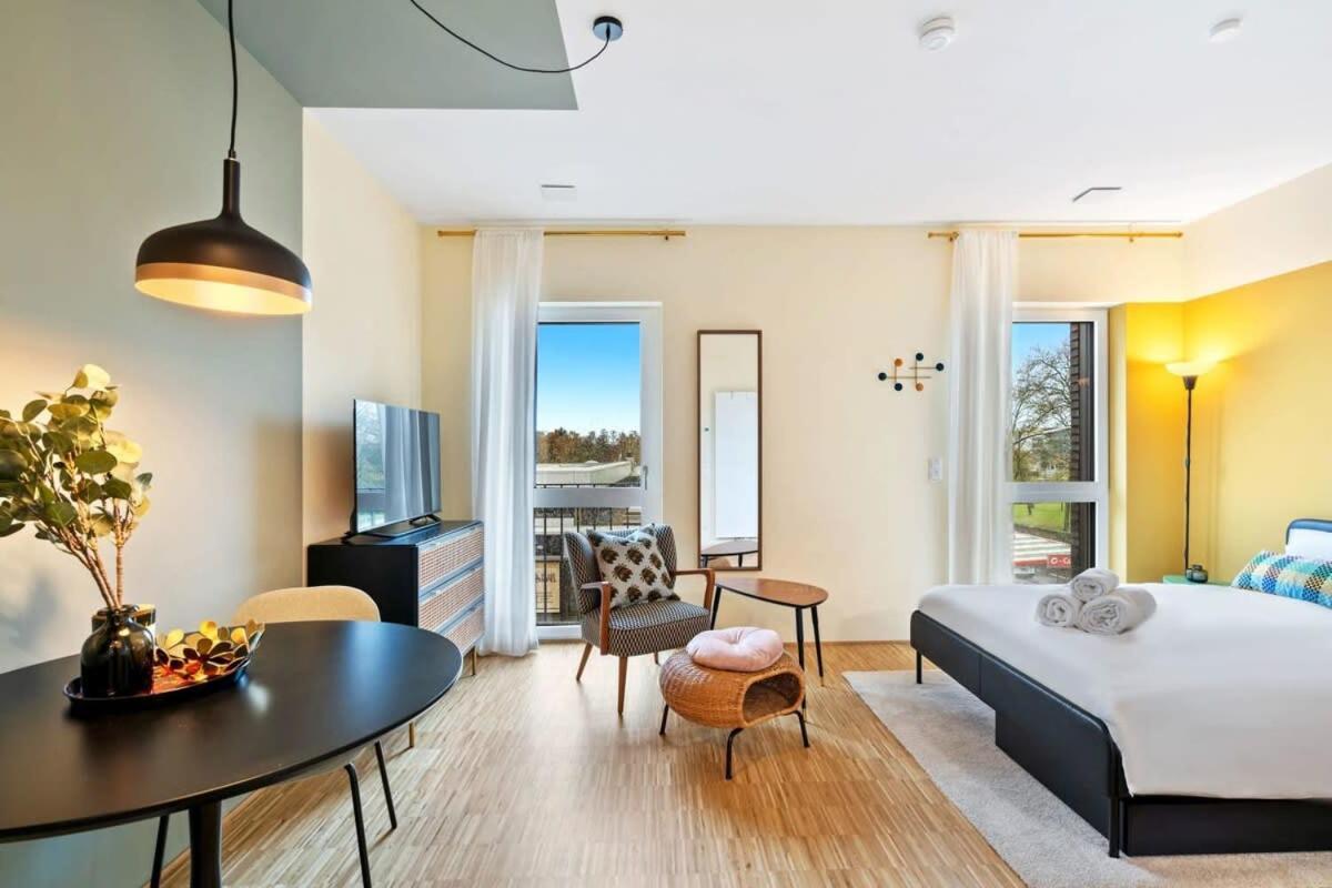 Apartment Cozy With Full Kitchen & Workspace