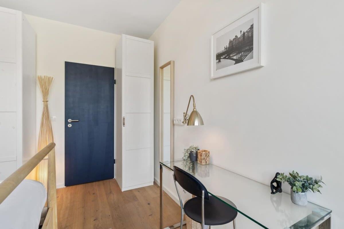 Apartment Elegant 1br Apt, Balcony, Pool, Central Location Luxembourg