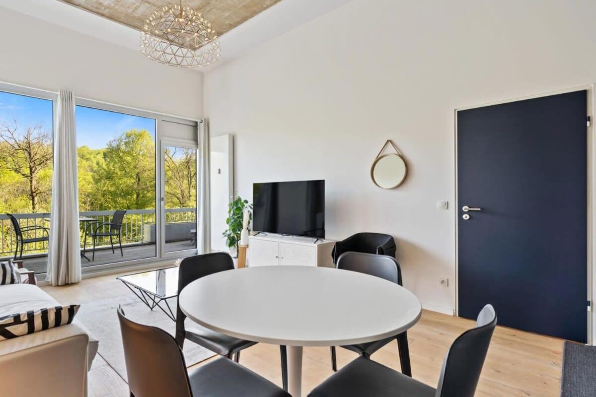 Elegant 1br Apt, Balcony, Pool, Central Location Apartment Luxembourg