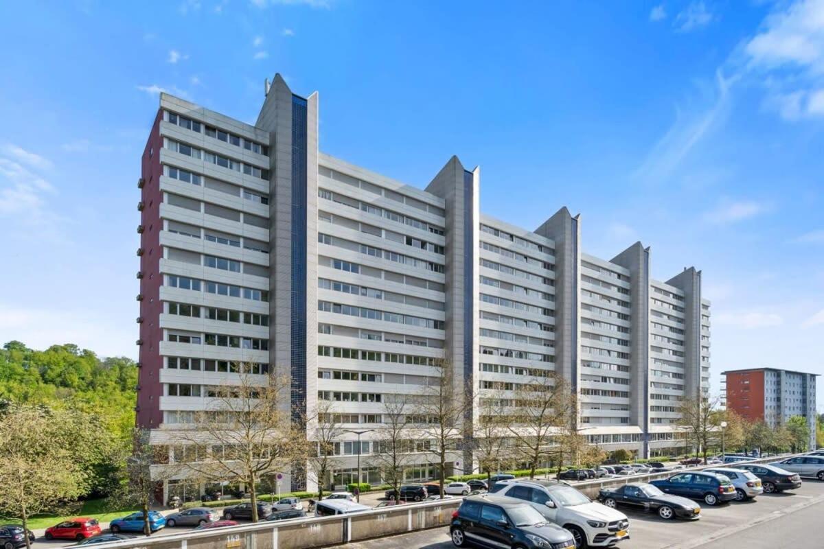Elegant 1br Apt, Balcony, Pool, Central Location Luxembourg