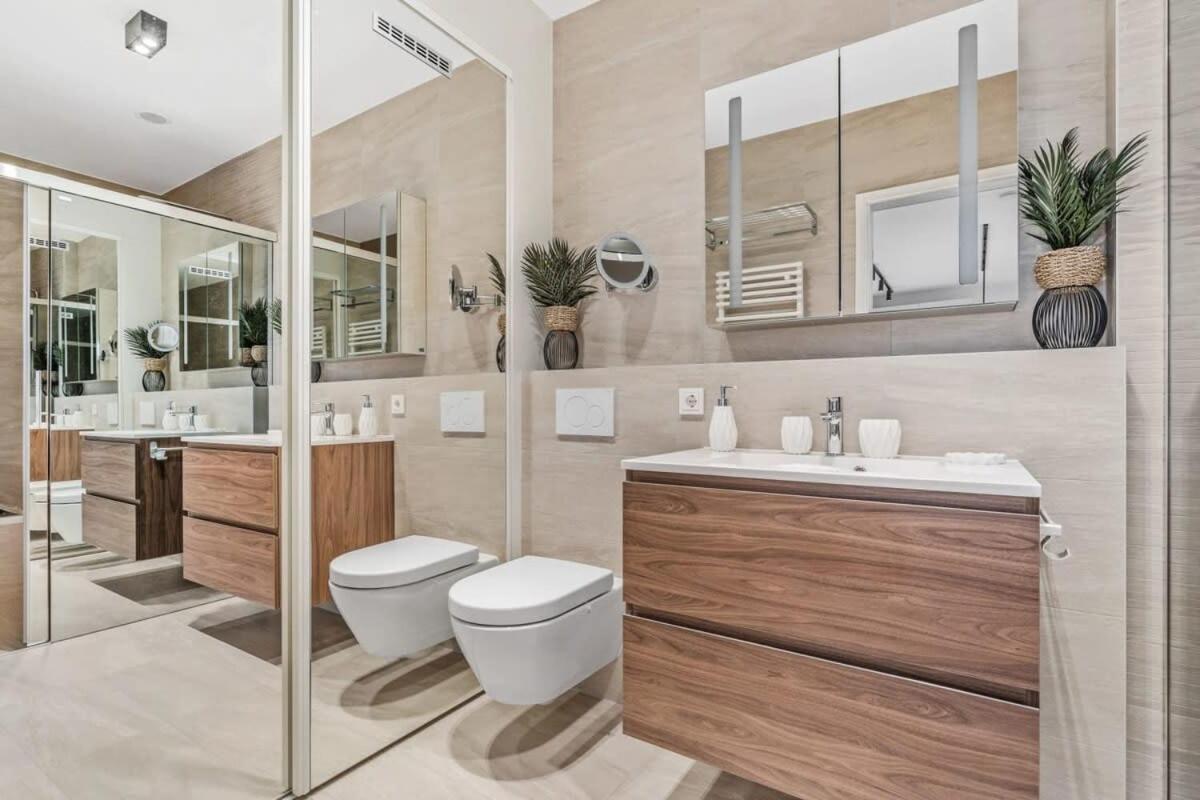 Stylish And Luxurious With Pool & Gym
