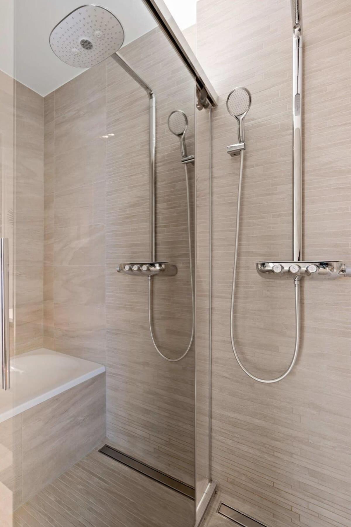 Appartement Stylish And Luxurious With Pool & Gym Luxembourg