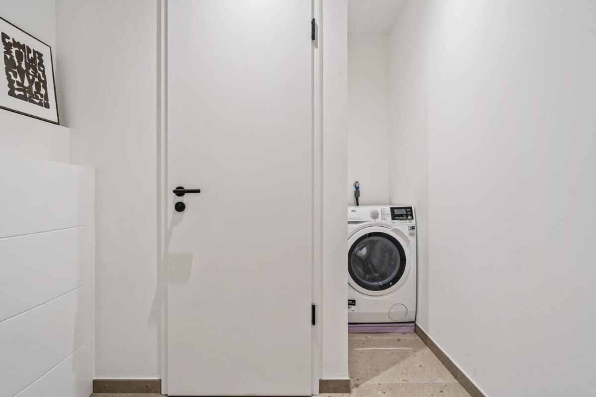 Luxurious 2br Apt With Balcony In *