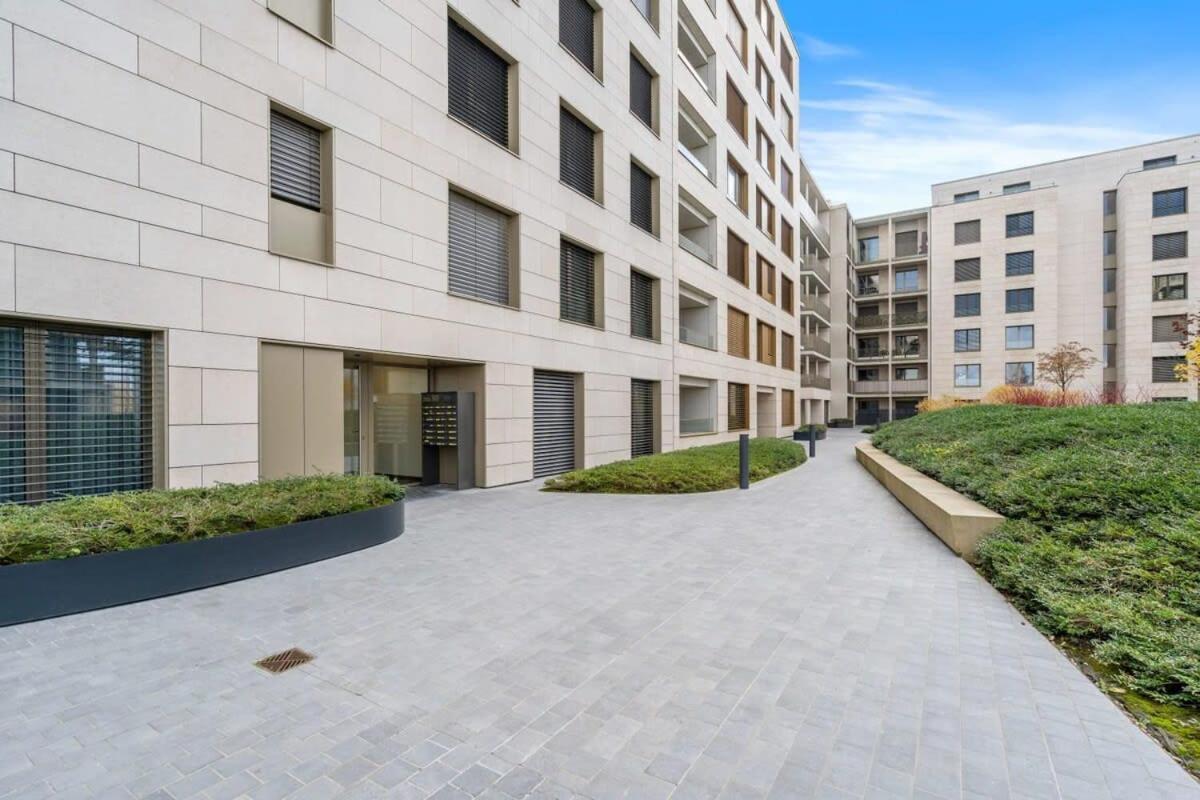 Apartment Lux City Escape 2br Apt With Balcony & Workspace *