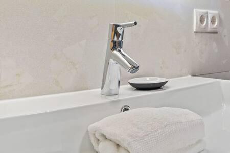 All In Studio With Private Parking City Lux Apartment