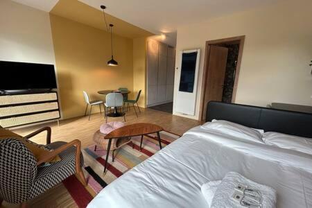 All In Studio With Private Parking City Lux Apartment *