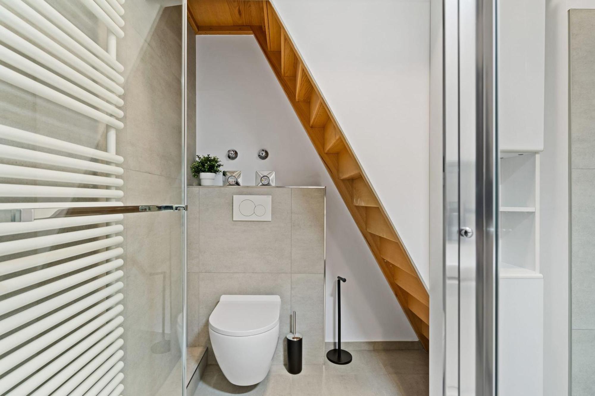 Chic 2br In With Free Parking *