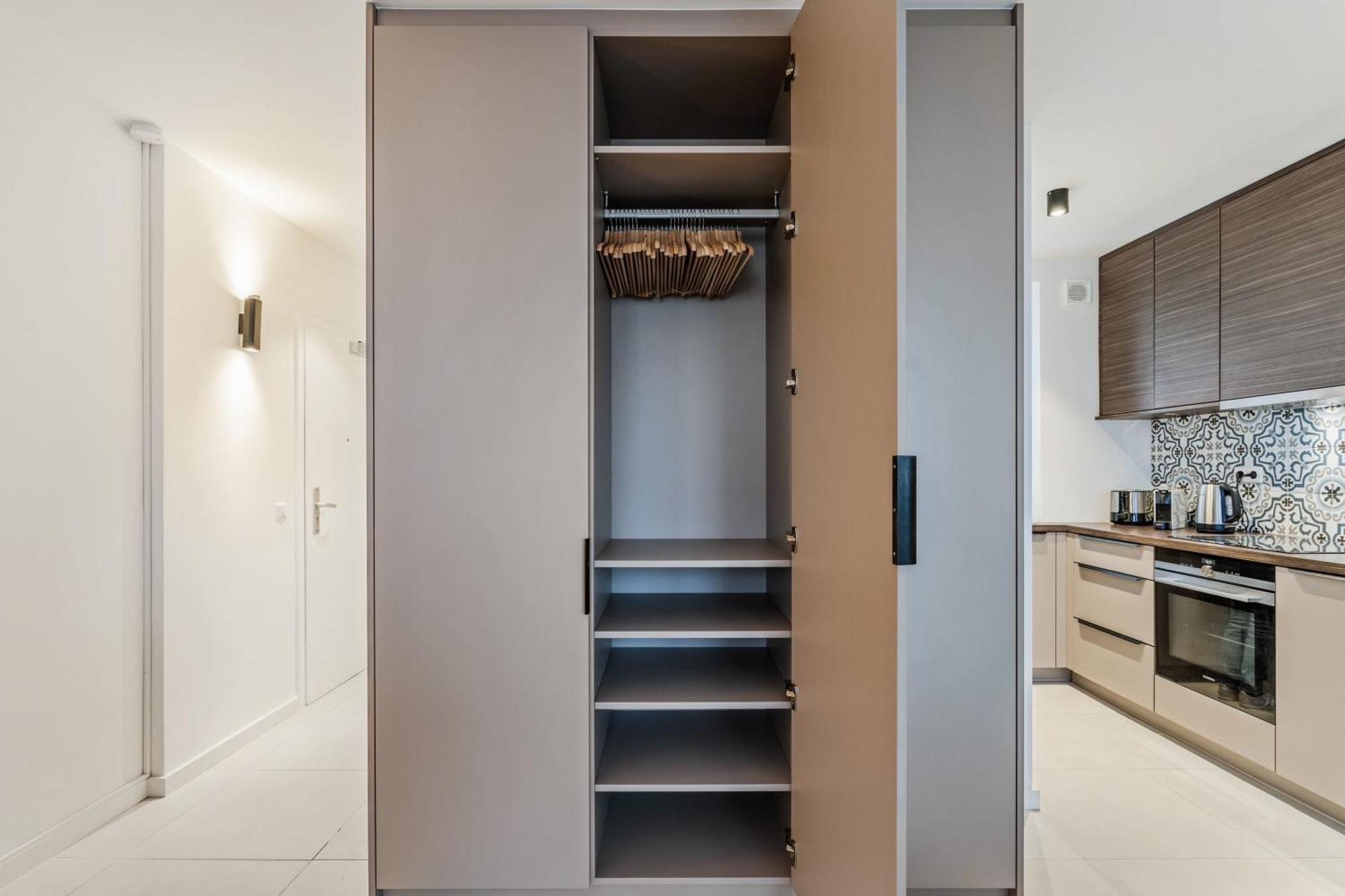 Stylish With King Bed, Balcony And Full Kitchen Luxembourg