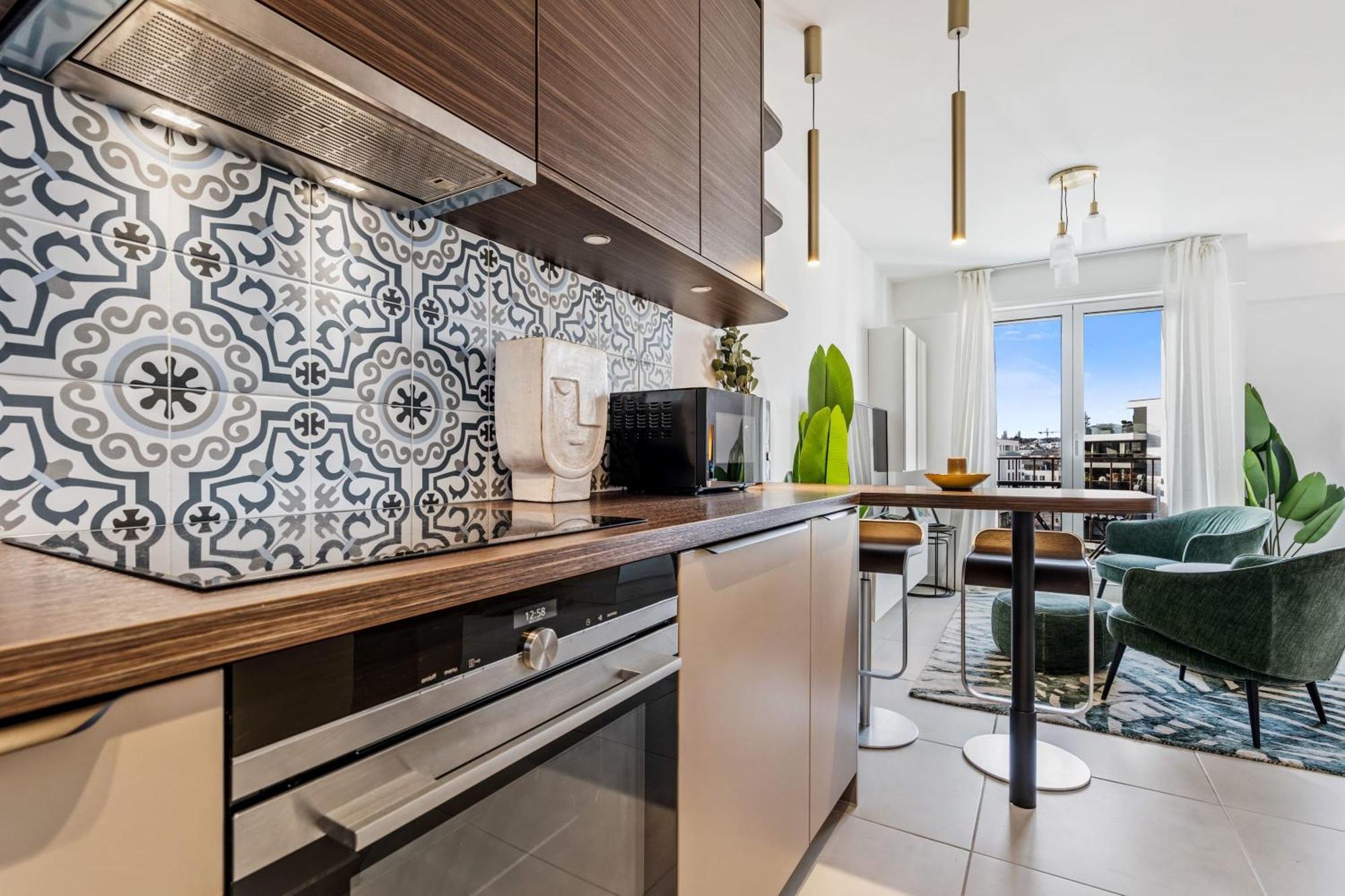 Stylish With King Bed, Balcony And Full Kitchen * Luxembourg