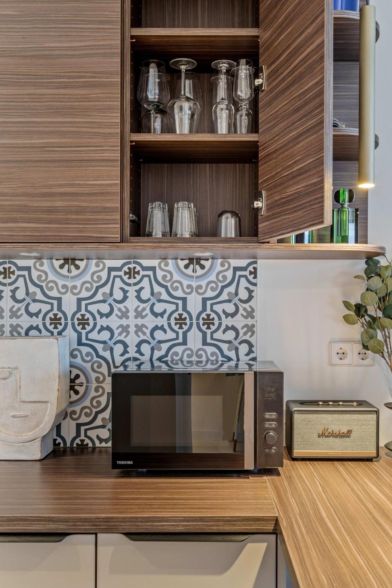 Stylish With King Bed, Balcony And Full Kitchen Luxembourg